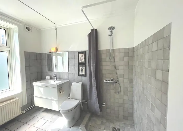 2 Bedroom In Trendy Area